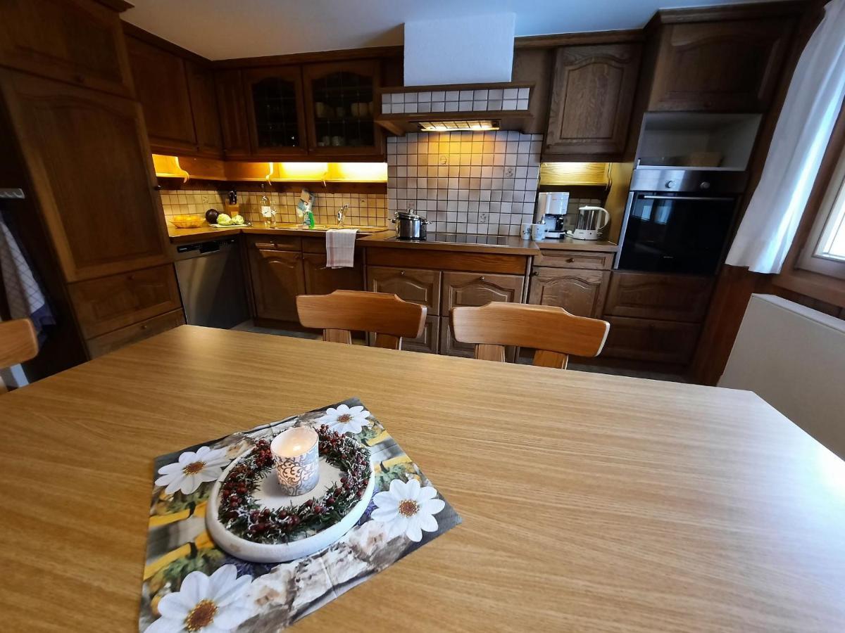 Apartment Dekker เมลเลา ภายนอก รูปภาพ